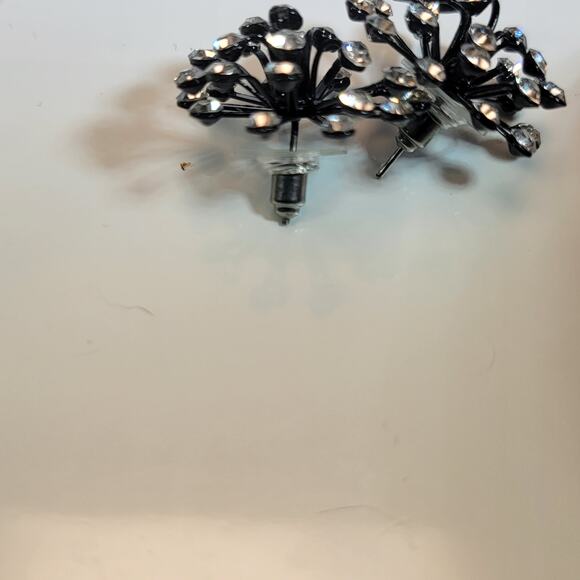 Vintage Crystal Dandelion Stud Earrings – Elegant Floral Design with Sparkle - Picture 6 of 10